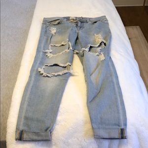 Low rise ripped jeans